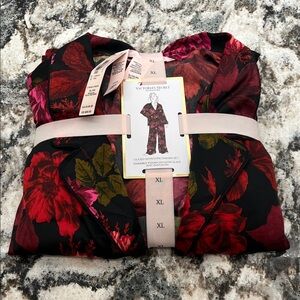 NEW Victoria's Secret Black and Red Floral Glazed Satin Pajama Set